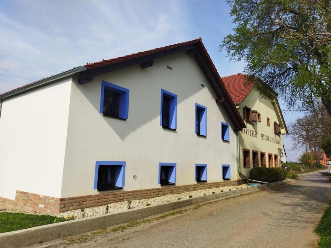 Vinny Sklep A Penzion U Vinohradu Velké Bílovice Exteriör bild
